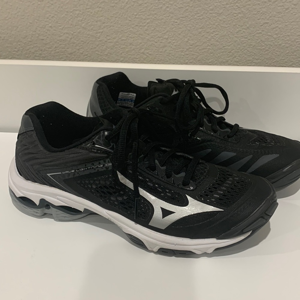 Mizuno volleyball shoes